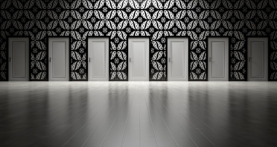Three doors representing the choice between the Tails, Whonix and Qubes operating systems