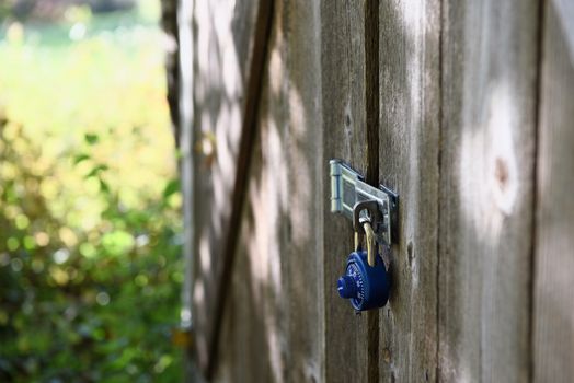 A blue padlock on a gate, symbolizing the safety of the Tor Browser